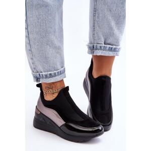 Černé nazouvací sneakersy pro dámy ve slevě, 21PB35-4000 BLK/PEW__26405-37 37
