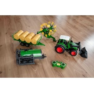 Výhodný set RC traktoru s čelním nakladačem a příslušenstvím Traktory a kombajny IQ models