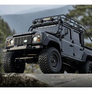 Kovový Land Rover Defender 1/18 černý  IQ models