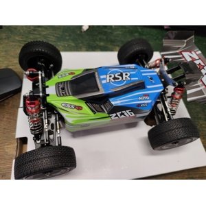WL Evolution 1/14 4WD- Nové, chybí, esc, karoserie a křídlo díl pro vyosení uložení zadního tlumiče (viz foto) a servo řízení RC auta IQ models
